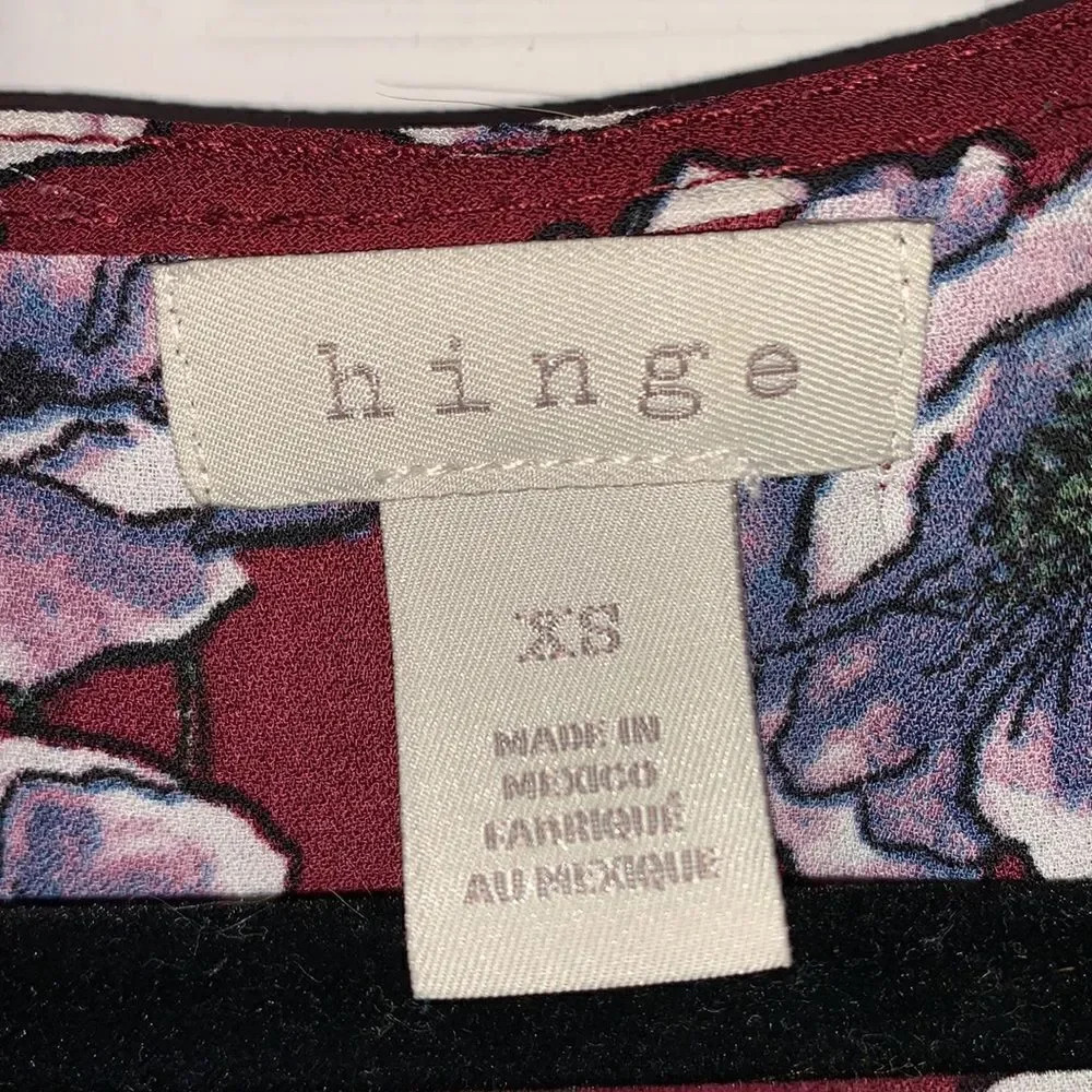 Hinge Floral Top - Picture 3 of 4